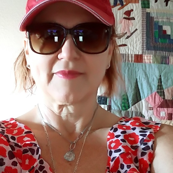 Meet your Posher, Carol in Seattle - Picture 1 of 3